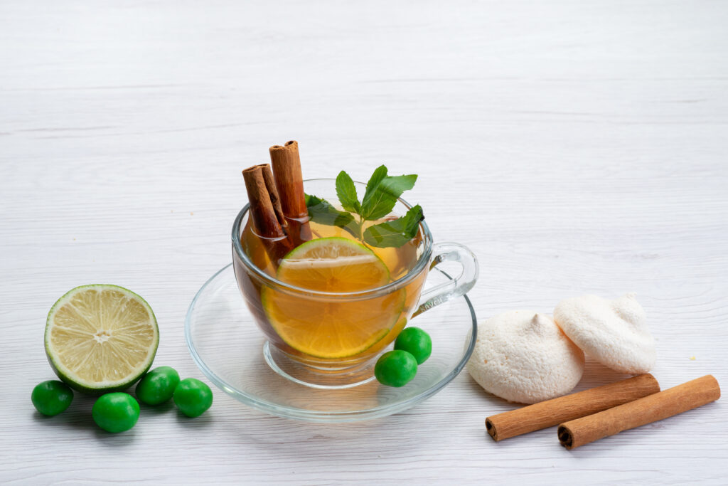 A cup of lemon tea and cinnamon as Best Herbal Tea for Inflammation 